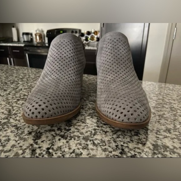 Lucky Brand Baylah2 Steel Grey Oiled
Suede Booties Size 9 - Picture 9 of 9